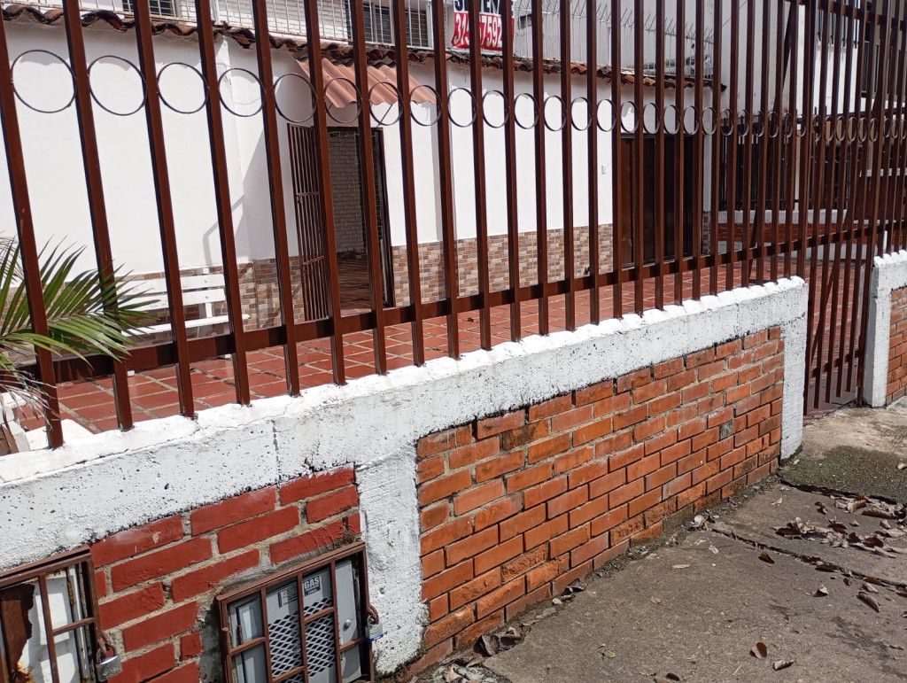 Casa en venta Valle Del Cauca Cali La Flora 263 m2 Habitaciones 4 Baños 5 Garajes 2 Precio $750000000