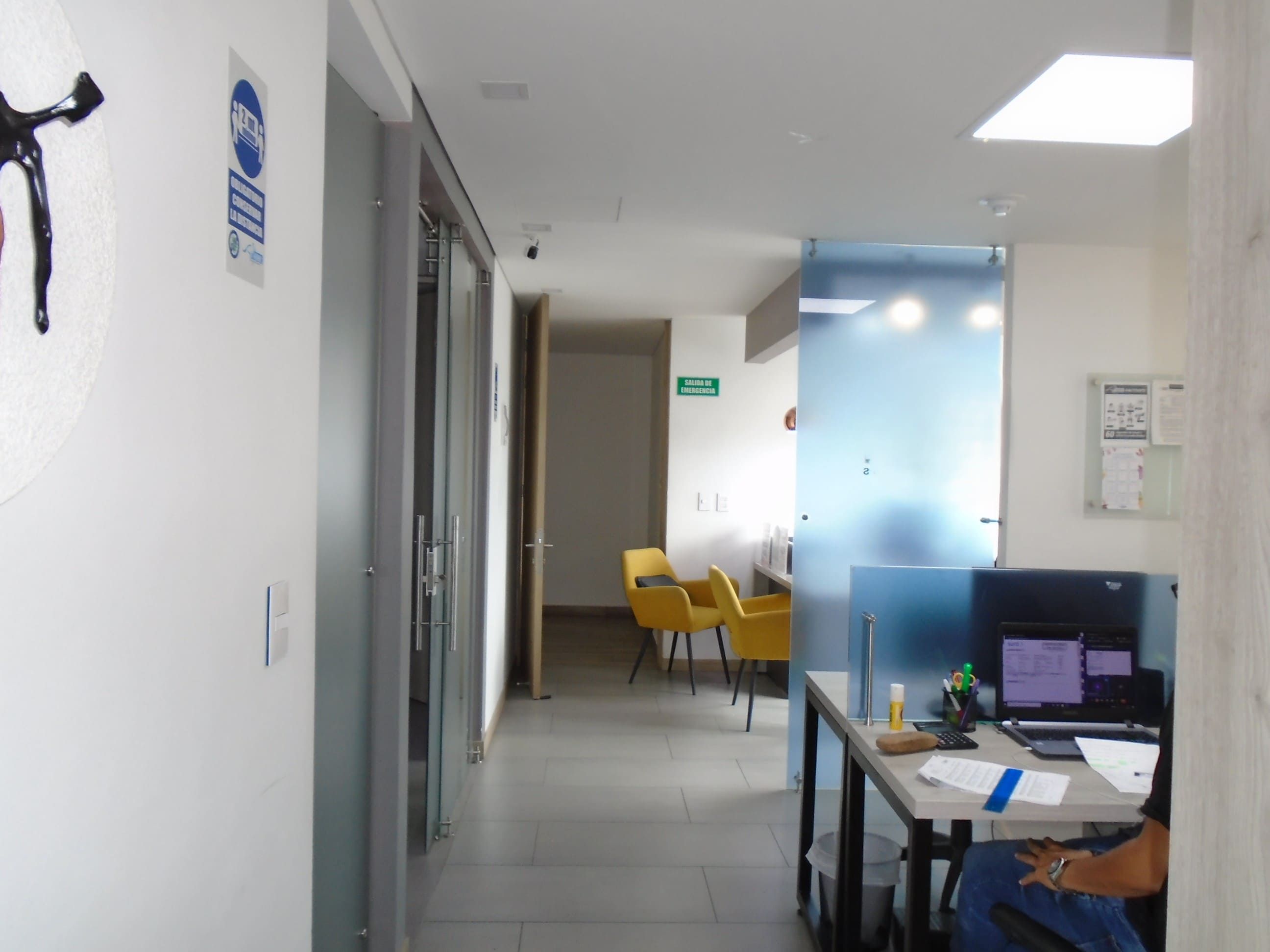 Oficina en arriendo o venta Risaralda Pereira Los Alpes 70 m2 Habitaciones 0 Baños 2 Garajes 2 Precio venta $700000000 Precio arriendo $6420000