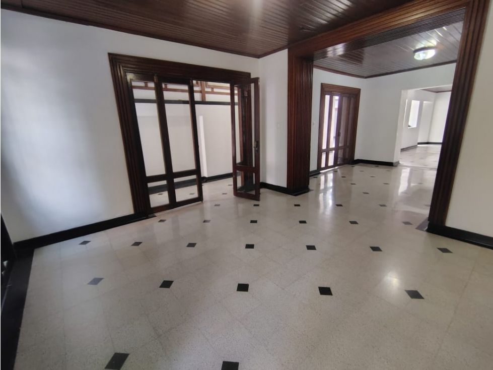 Casa en arriendo Antioquia Medellín Andalucia 415 m2 Habitaciones 7 Baños 4 Garajes 1 Precio $9600000