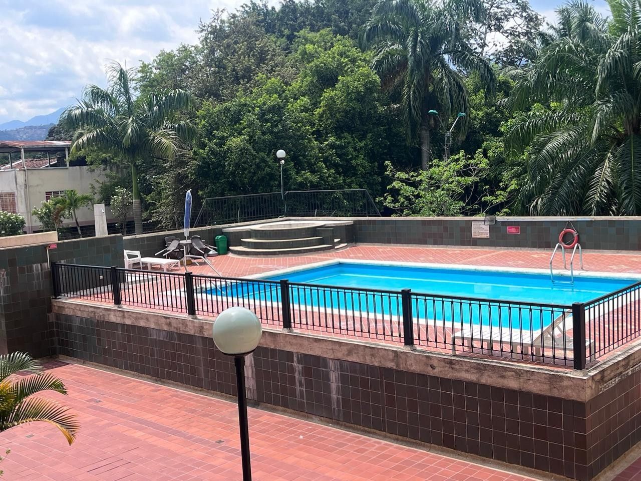 Apartamento en arriendo Valle Del Cauca Cali La Cascada 80 m2 Habitaciones 3 Baños 3 Garajes 2 Precio $2400000