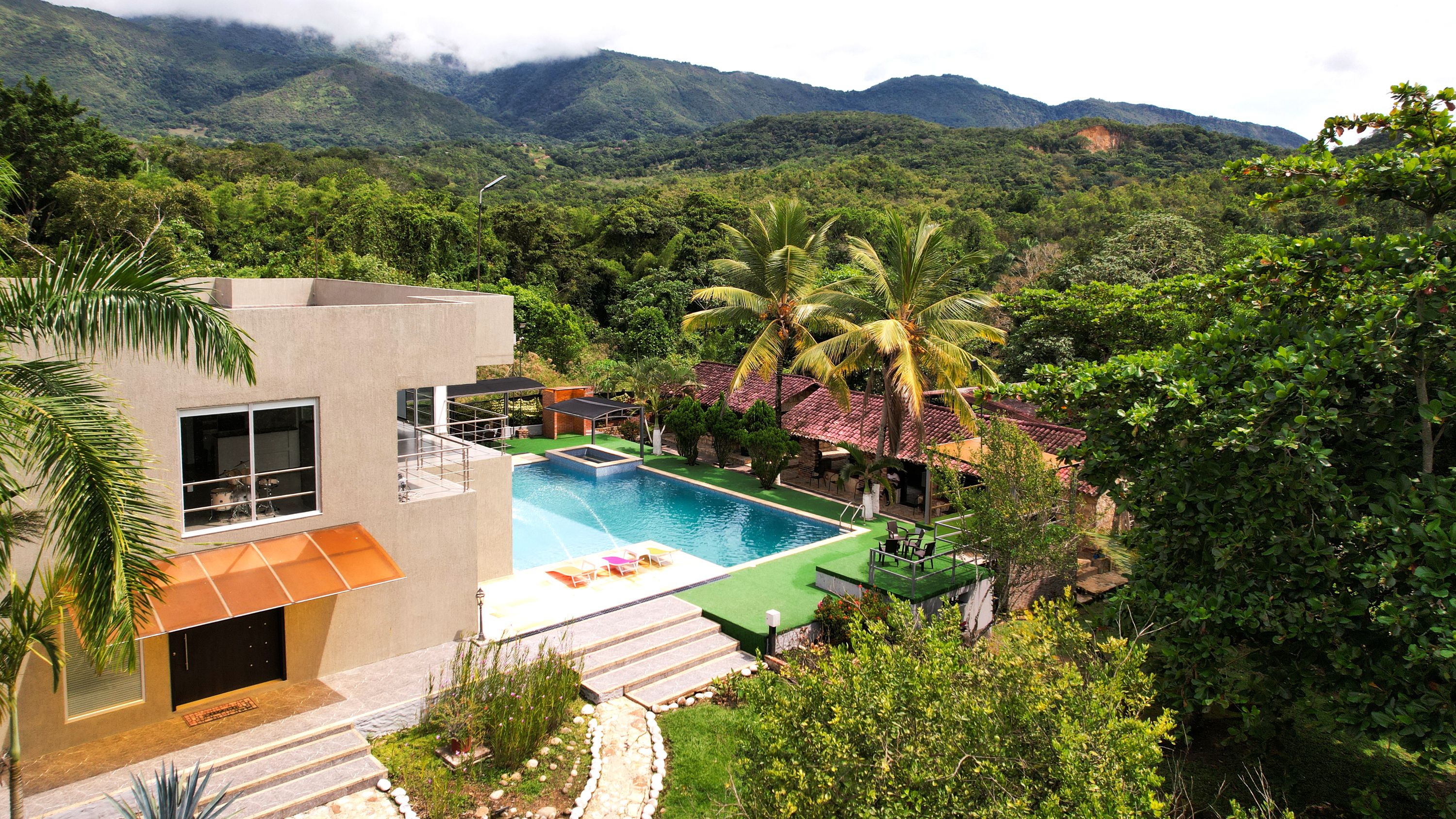 Casa Campestre en venta Tolima Melgar Las Palmas 2000 m2 Habitaciones 6 Baños 6 Garajes 6 Precio $4300000000