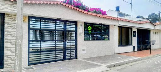 Casa en venta Cundinamarca Bogotá Aloha Sector Sur 228 m2 Habitaciones 4 Baños 3 Garajes 2 Precio $910000000