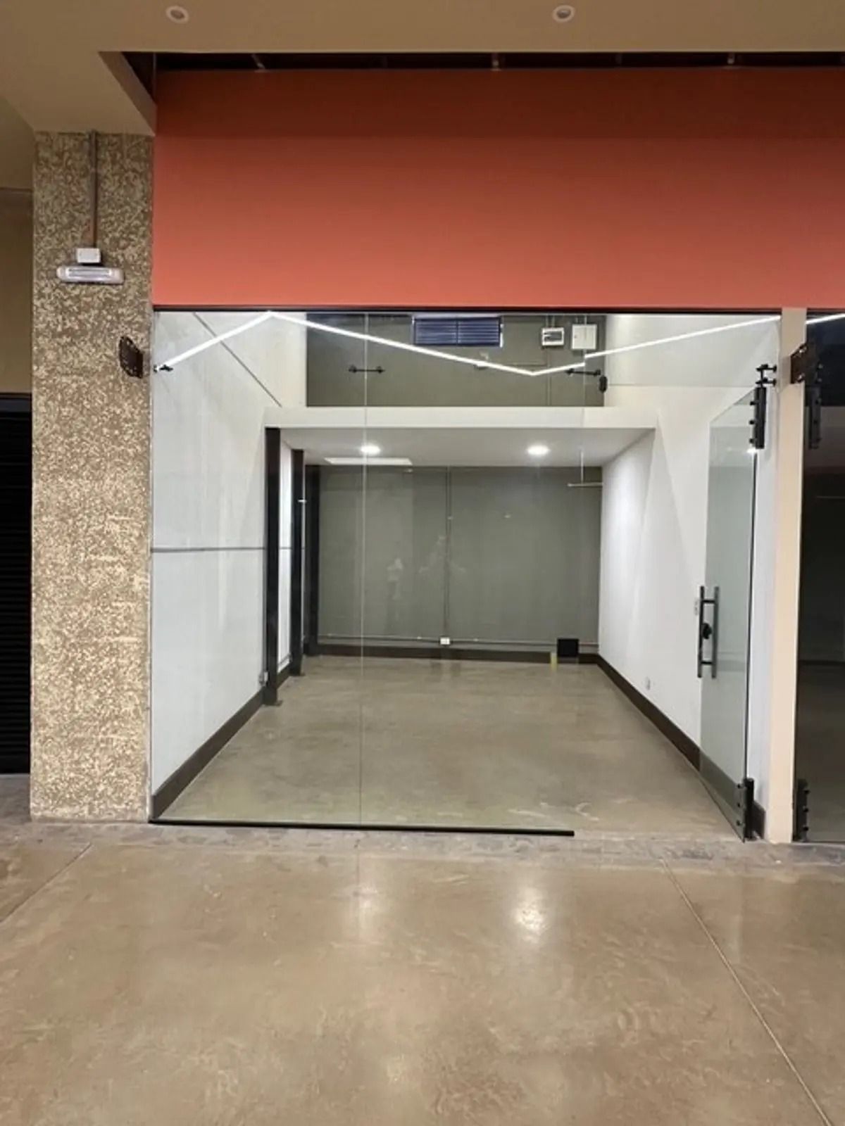 Local en arriendo Santander Girón Almenares De San Juan 32 m2 Habitaciones 0 Baños 0 Garajes 0 Precio $1900000