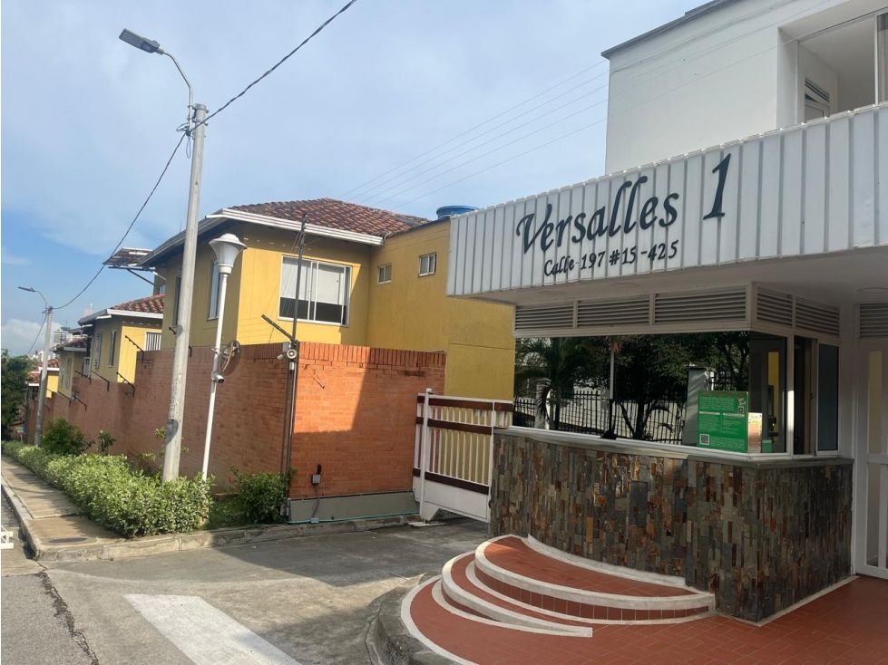 Casa en venta Santander Floridablanca Cr Versalles I 140 m2 Habitaciones 4 Baños 3 Garajes 1 Precio $650000000