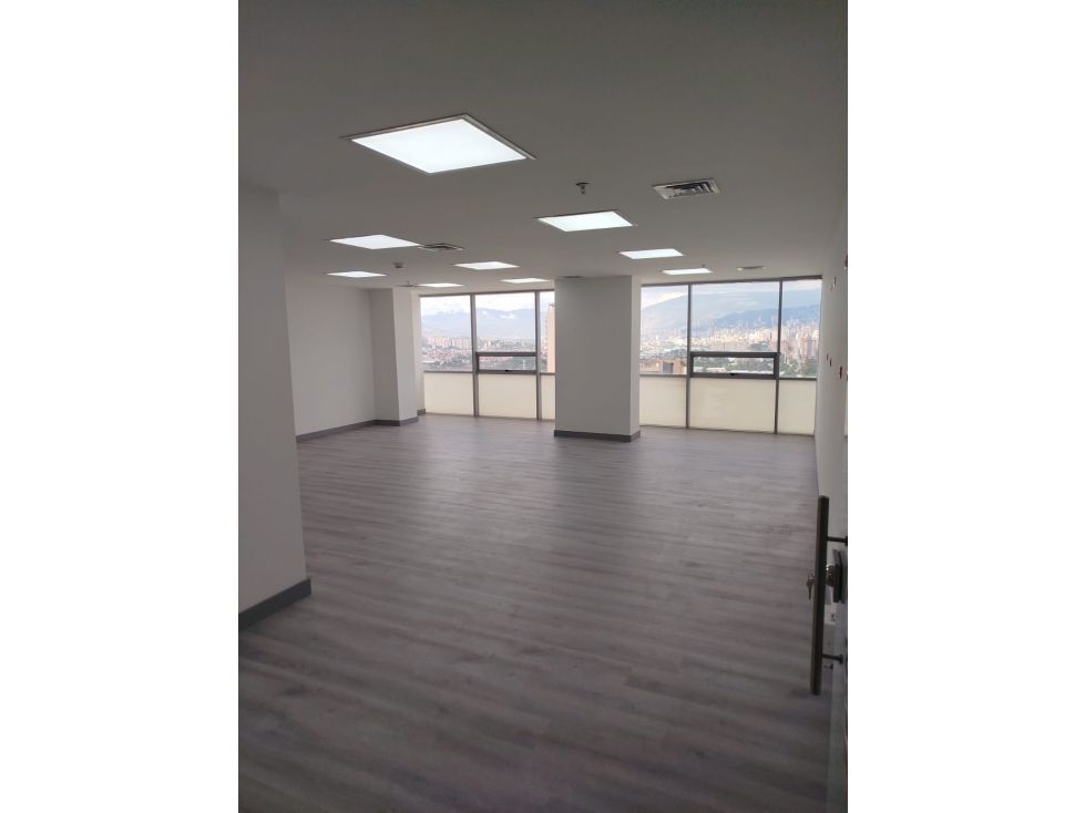 Oficina en arriendo Antioquia Envigado Las Casitas 73 m2 Habitaciones 0 Baños 1 Garajes 2 Precio $8209000