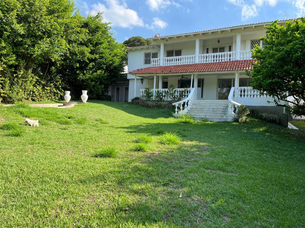 Casa en venta Valle Del Cauca Cali Urbanización Ciudad Jardín 460 m2 Habitaciones 3 Baños 6 Garajes 4 Precio $1750000000