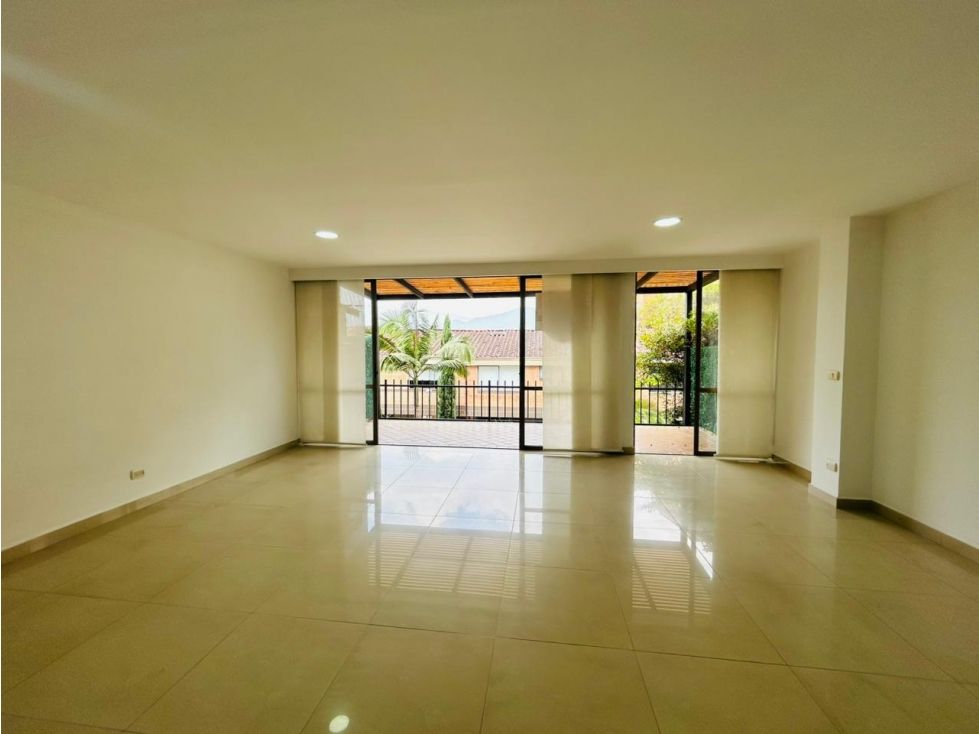 Casa en arriendo Antioquia Envigado Loma Linda 153 m2 Habitaciones 3 Baños 2 Garajes 2 Precio $7500000