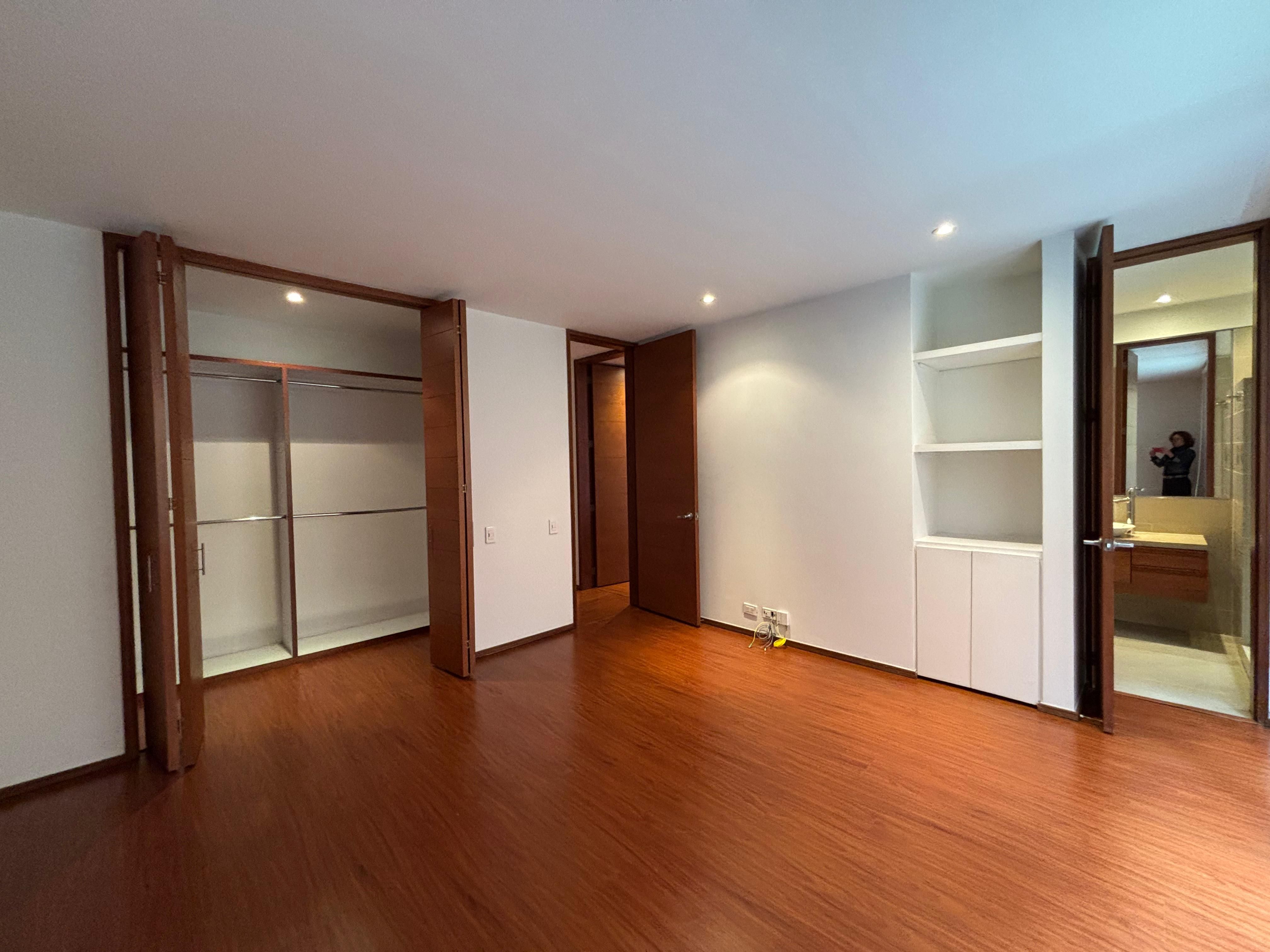 Apartamento en arriendo Cundinamarca Bogotá Los Rosales 133 m2 Habitaciones 2 Baños 4 Garajes 2 Precio $7500000