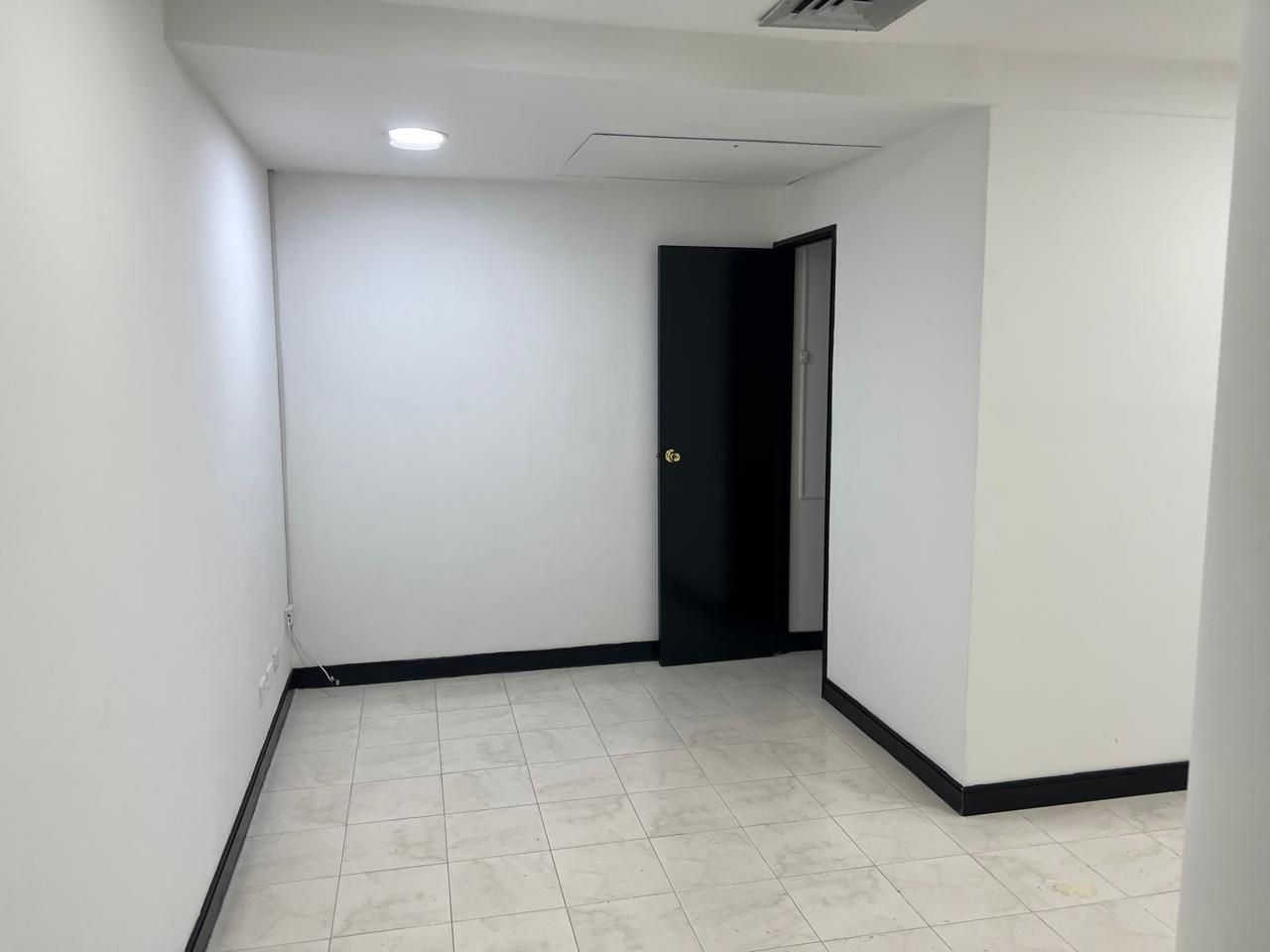 Oficina en arriendo Antioquia Medellín La Florida 48 m2 Habitaciones 0 Baños 1 Garajes 1 Precio $3700000