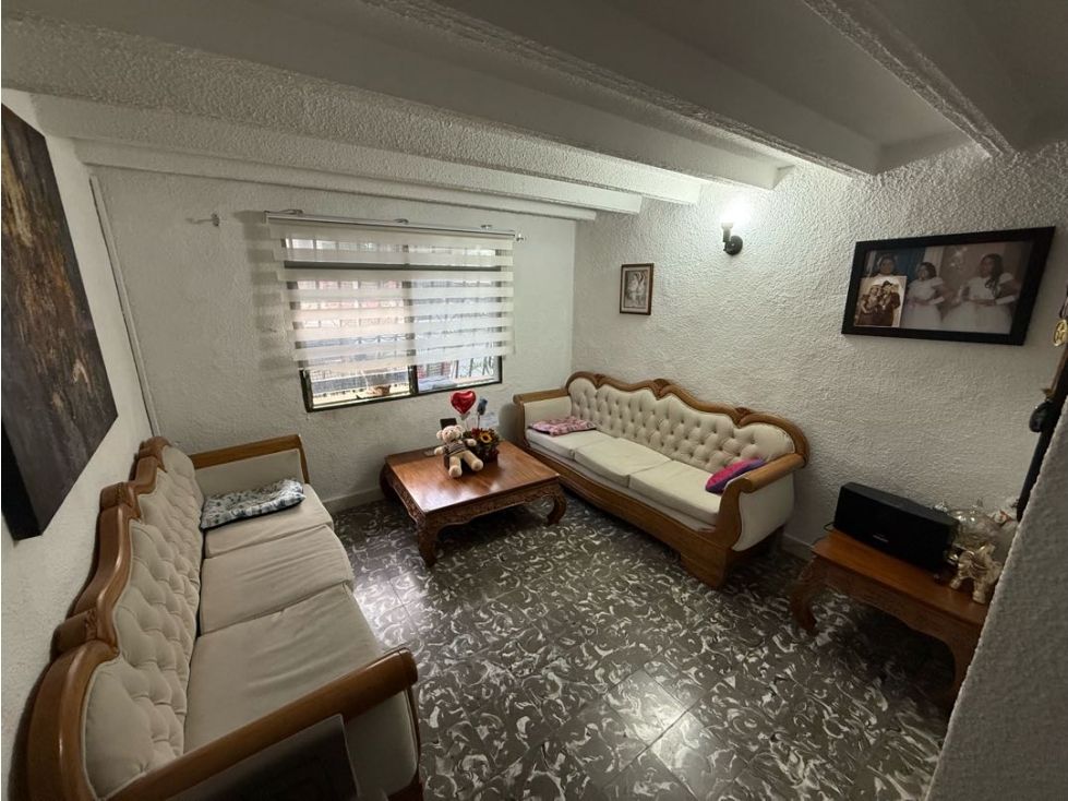 Casa en venta Antioquia Medellín La Gloria 240 m2 Habitaciones 5 Baños 2 Garajes 1 Precio $850000000