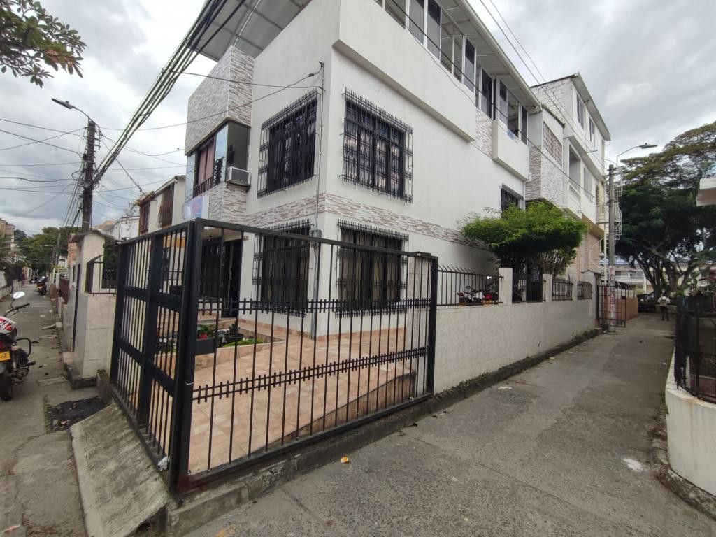 Apartaestudio en arriendo Valle Del Cauca Cali Ciudad Los Álamos 60 m2 Habitaciones 1 Baños 2 Garajes 0 Precio $970000