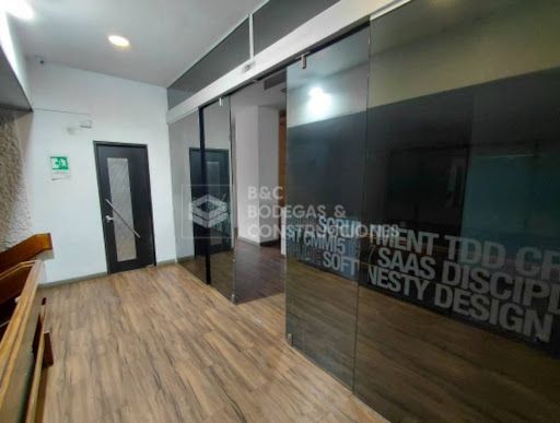 Local en arriendo Antioquia Itagüí La Esmeralda 681 m2 Habitaciones 0 Baños 7 Garajes 2 Precio $34050000