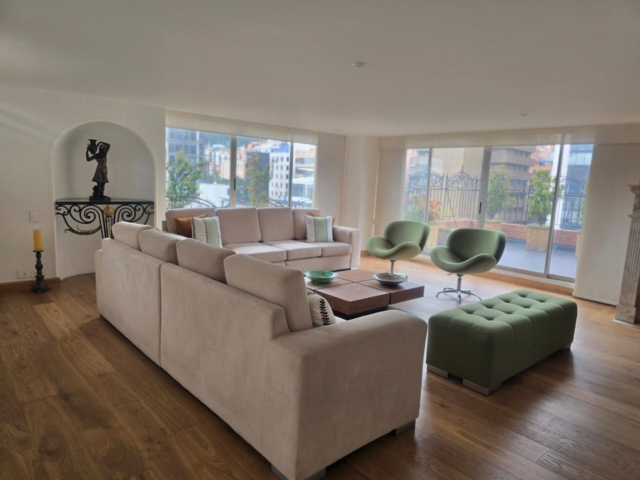 Apartamento en venta Cundinamarca Bogotá La Porciuncula 379 m2 Habitaciones 4 Baños 6 Garajes 4 Precio $3900000000
