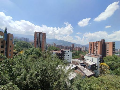 Apartamento en arriendo Antioquia Medellín Trece De Noviembre 96 m2 Habitaciones 3 Baños 2 Garajes 2 Precio $5400000
