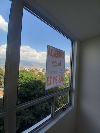 Consultorio en arriendo Antioquia Medellín Los Pinos 35 m2 Habitaciones 0 Baños 1 Garajes 1 Precio $4500000