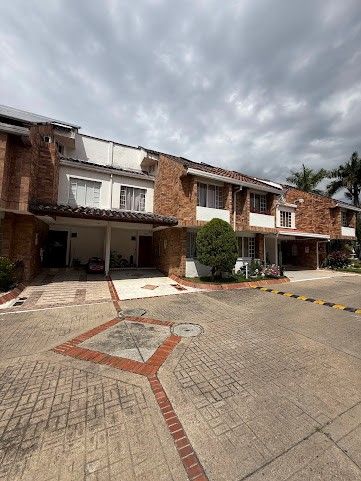 Casa en venta Santander Floridablanca Ub La Zafra 190 m2 Habitaciones 4 Baños 4 Garajes 1 Precio $565000000
