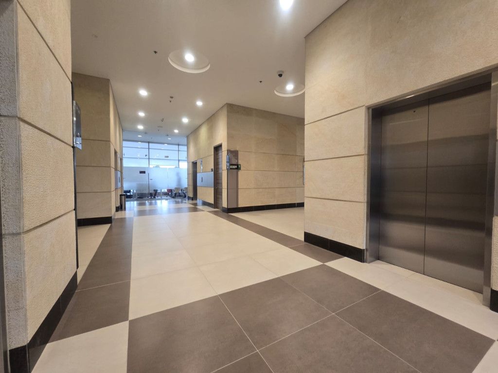 Oficina en arriendo Cundinamarca Bogotá Santa Rosa 780 m2 Habitaciones 0 Baños 9 Garajes 8 Precio $55000000