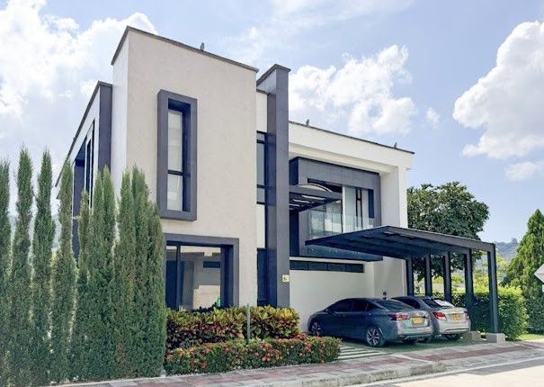 Casa en venta Santander Floridablanca Floridablanca 440 m2 Habitaciones 3 Baños 4 Garajes 2 Precio $2100000000