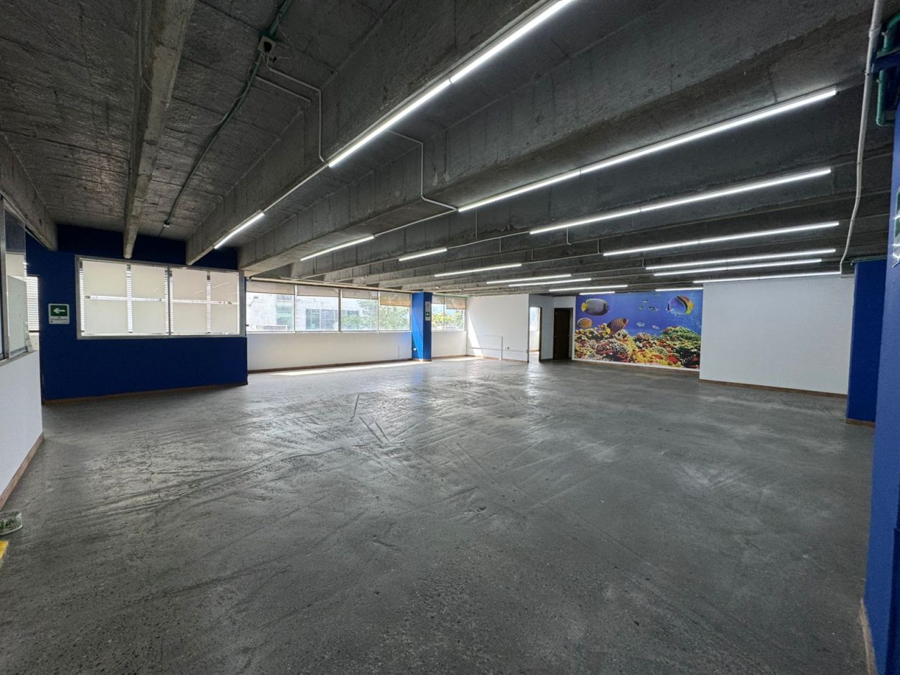Bodega en arriendo Antioquia Envigado Primavera 300 m2 Habitaciones 0 Baños 4 Garajes 1 Precio $9500000