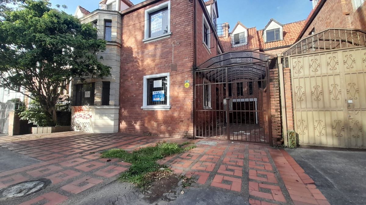 Casa en venta Cundinamarca Bogotá La Magdalena 553 m2 Habitaciones 8 Baños 4 Garajes 2 Precio $2100000000
