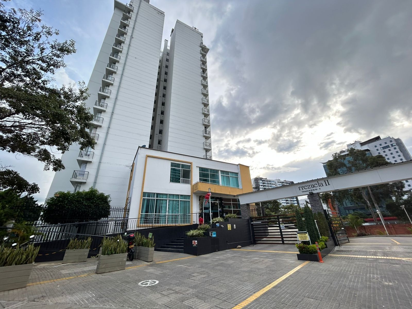 Apartamento en venta Santander Bucaramanga El Tejar 139 m2 Habitaciones 3 Baños 2 Garajes 2 Precio $835000000