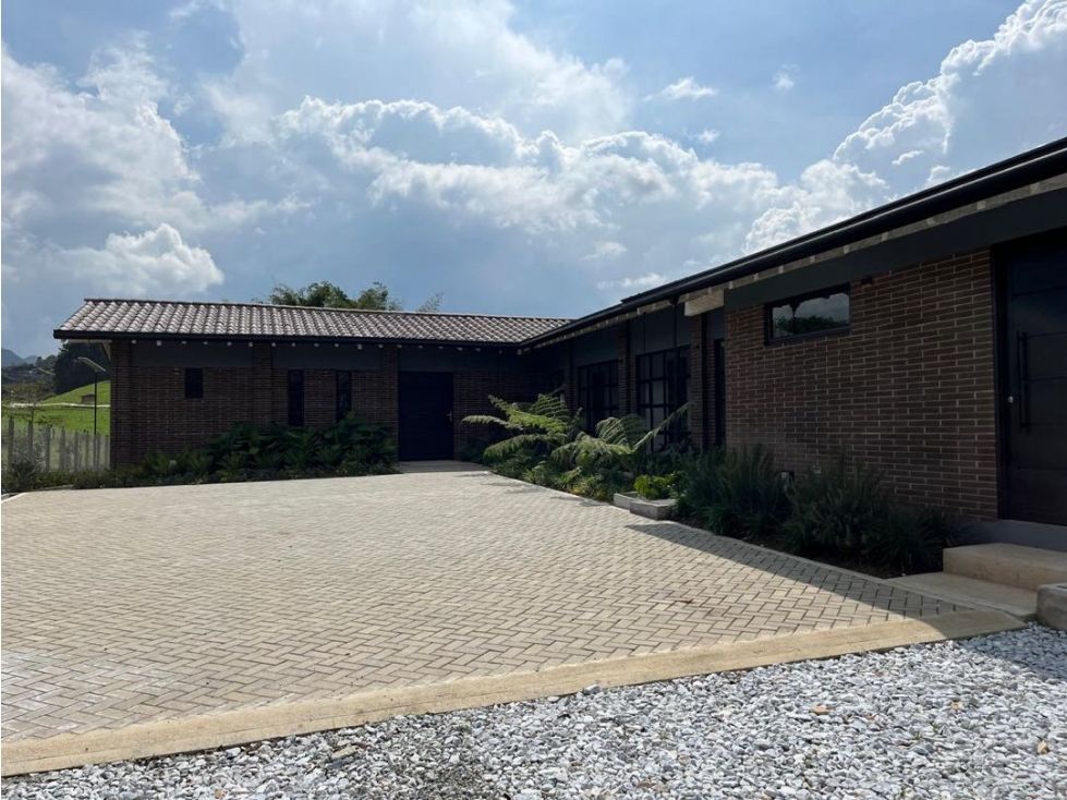 Casa en arriendo Antioquia Rionegro Rionegro 350 m2 Habitaciones 4 Baños 4 Garajes 2 Precio $12000000