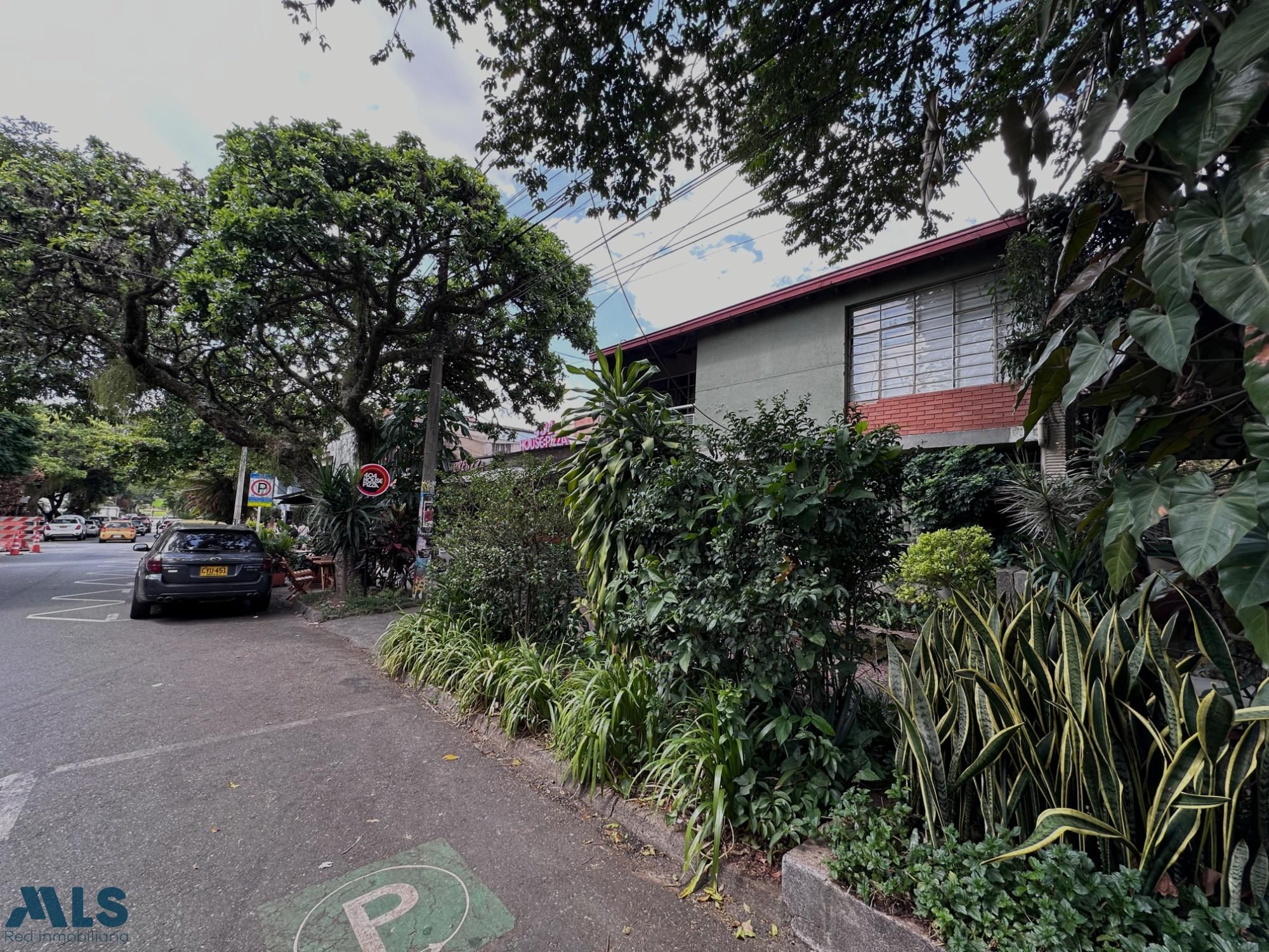 Casa en venta Antioquia Medellín Manila 234 m2 Habitaciones 5 Baños 3 Garajes 2 Precio $3350000000