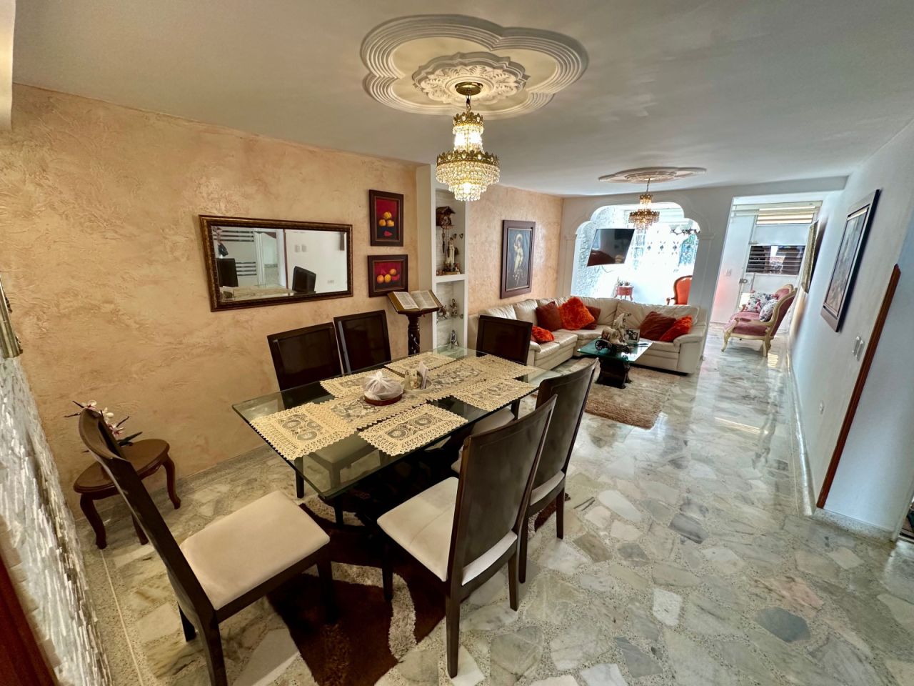 Casa en venta Santander Bucaramanga Provenza 220 m2 Habitaciones 4 Baños 3 Garajes 2 Precio $800000000
