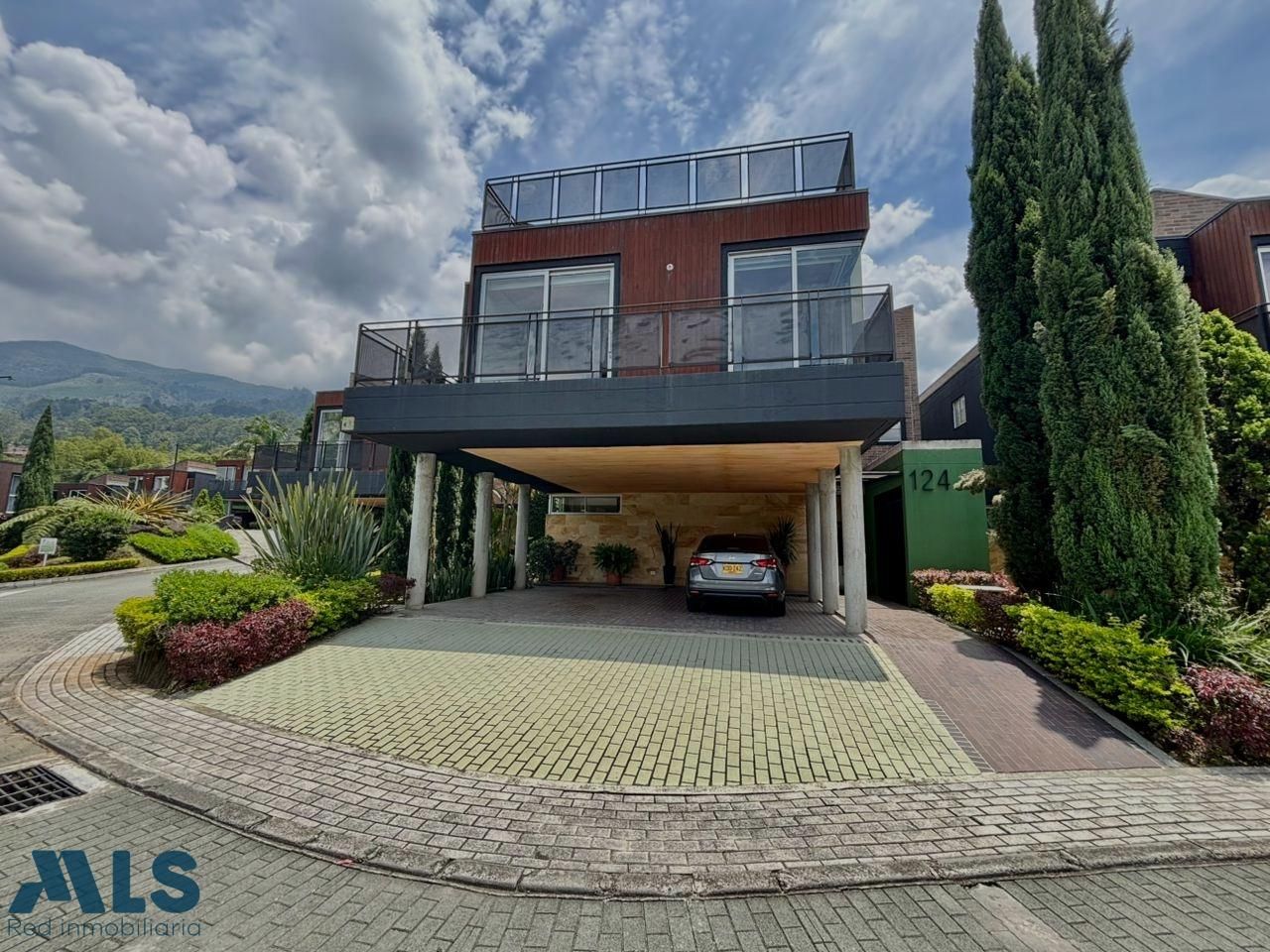 Casa en venta Antioquia Envigado La Mesa 345 m2 Habitaciones 4 Baños 4 Garajes 4 Precio $2390000000