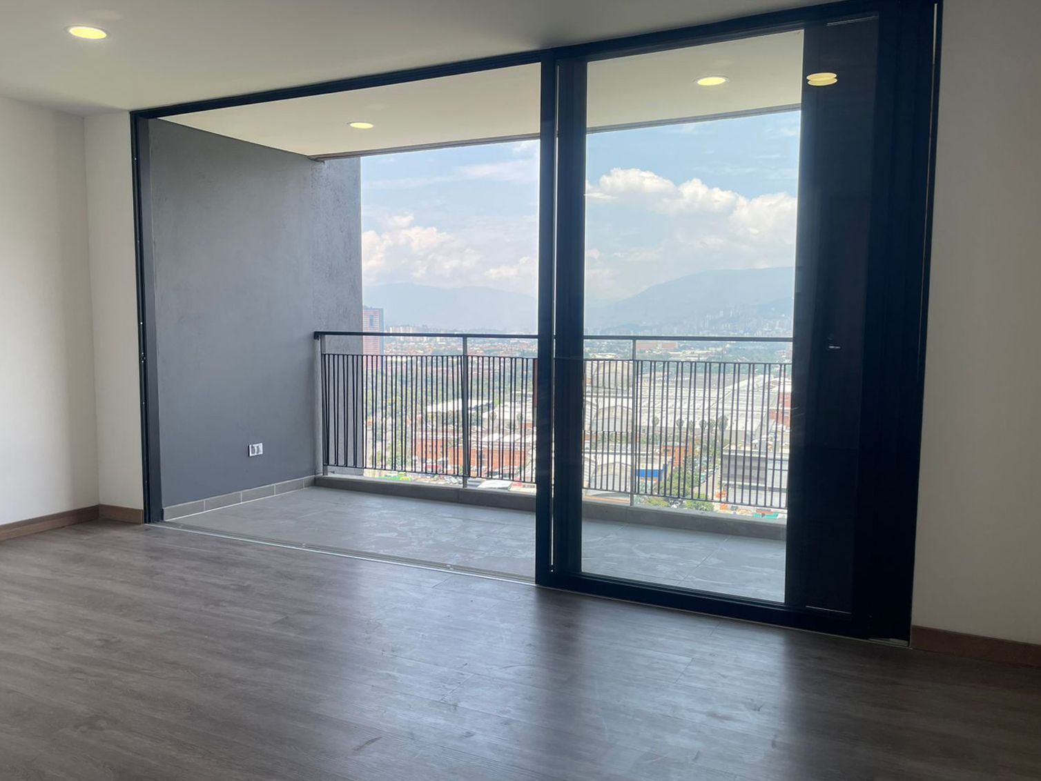 Apartamento en arriendo Antioquia Envigado Pontevedra 93 m2 Habitaciones 3 Baños 2 Garajes 2 Precio $4650000