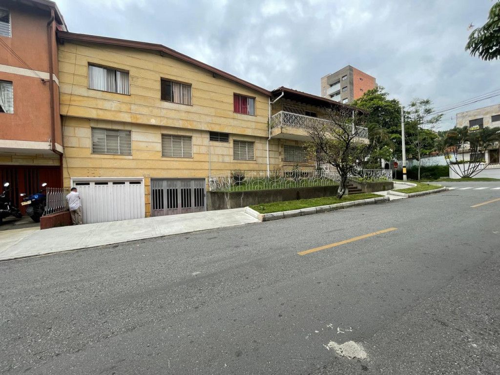 Casa en venta Antioquia Medellín La America 340 m2 Habitaciones 10 Baños 6 Garajes 2 Precio $2500000000