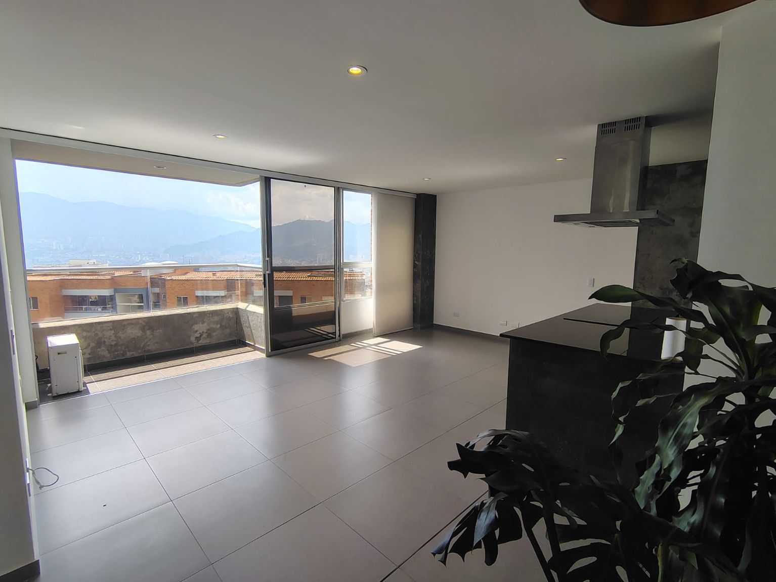 Apartamento en arriendo Antioquia Envigado Loma Del Atravesado 78 m2 Habitaciones 1 Baños 2 Garajes 2 Precio $3900000