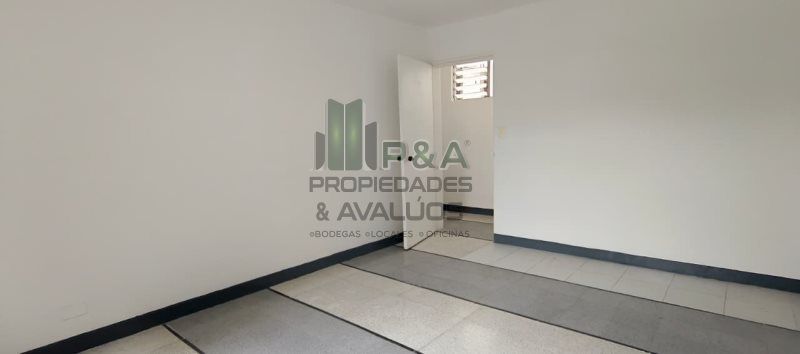 Oficina en arriendo Antioquia Medellín Villanueva 129 m2 Habitaciones 0 Baños 2 Garajes 0 Precio $3800000