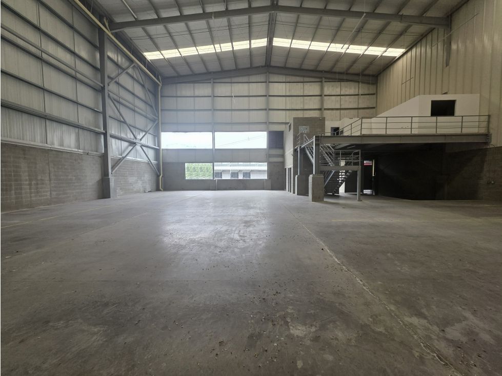 Bodega en arriendo Antioquia Copacabana Copacabana 730 m2 Habitaciones 0 Baños 3 Garajes 1 Precio $22000000