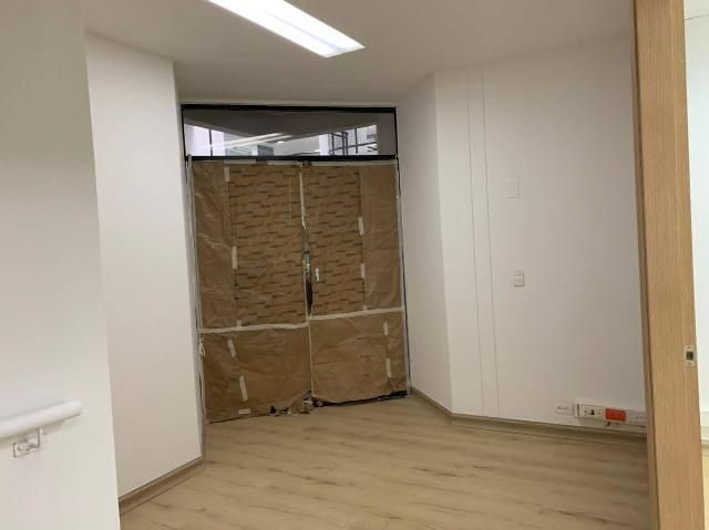 Oficina en arriendo Antioquia Medellín Calle Nueva 80 m2 Habitaciones 0 Baños 2 Garajes 1 Precio $8000000