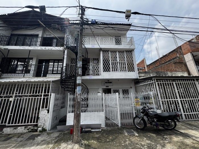 Casa en venta Valle Del Cauca Cali Nueva Floresta Del Ict 420 m2 Habitaciones 13 Baños 7 Garajes 0 Precio $500000000