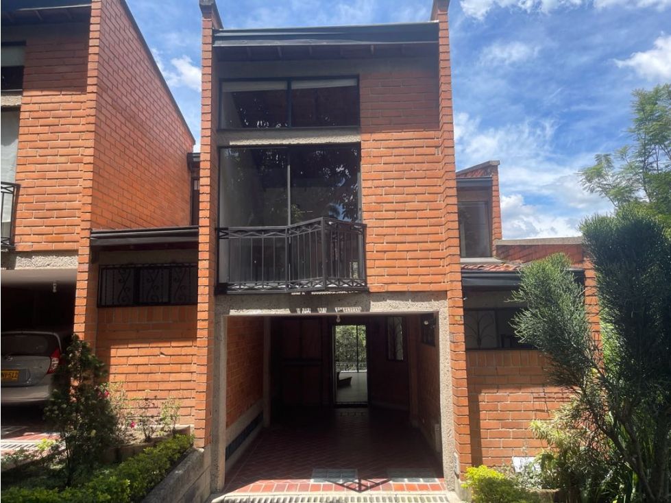 Casa en arriendo Antioquia Envigado Alto De Misael 162 m2 Habitaciones 3 Baños 3 Garajes 1 Precio $7440000