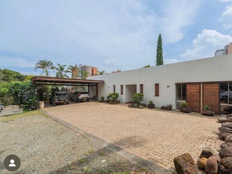 Casa en arriendo Antioquia Envigado El Chinguí 350 m2 Habitaciones 4 Baños 4 Garajes 3 Precio $18000000