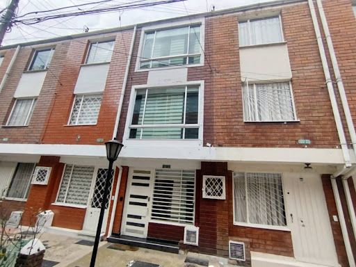 Casa en arriendo Cundinamarca Bogotá Plazuelas Del Virrey 144 m2 Habitaciones 4 Baños 3 Garajes 0 Precio $2500000