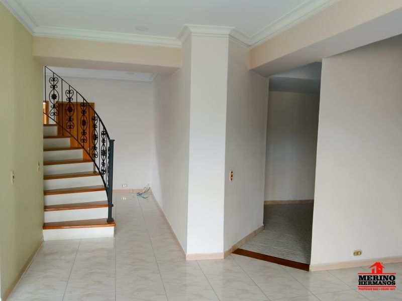 Apartamento en arriendo Antioquia Medellín Loma De Los Bernal 240 m2 Habitaciones 4 Baños 4 Garajes 2 Precio $5500000