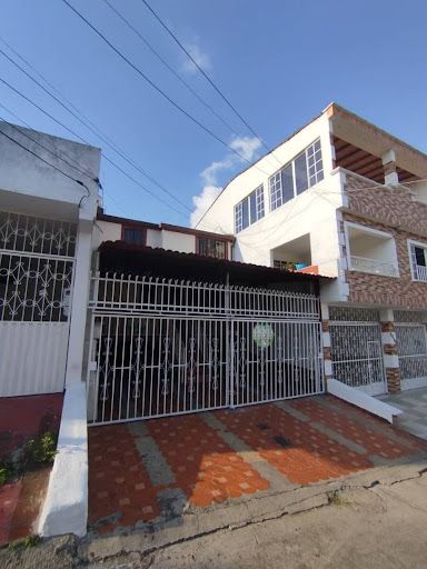 Casa en arriendo Santander Floridablanca Molinos Altos 140 m2 Habitaciones 5 Baños 2 Garajes 2 Precio $2100000