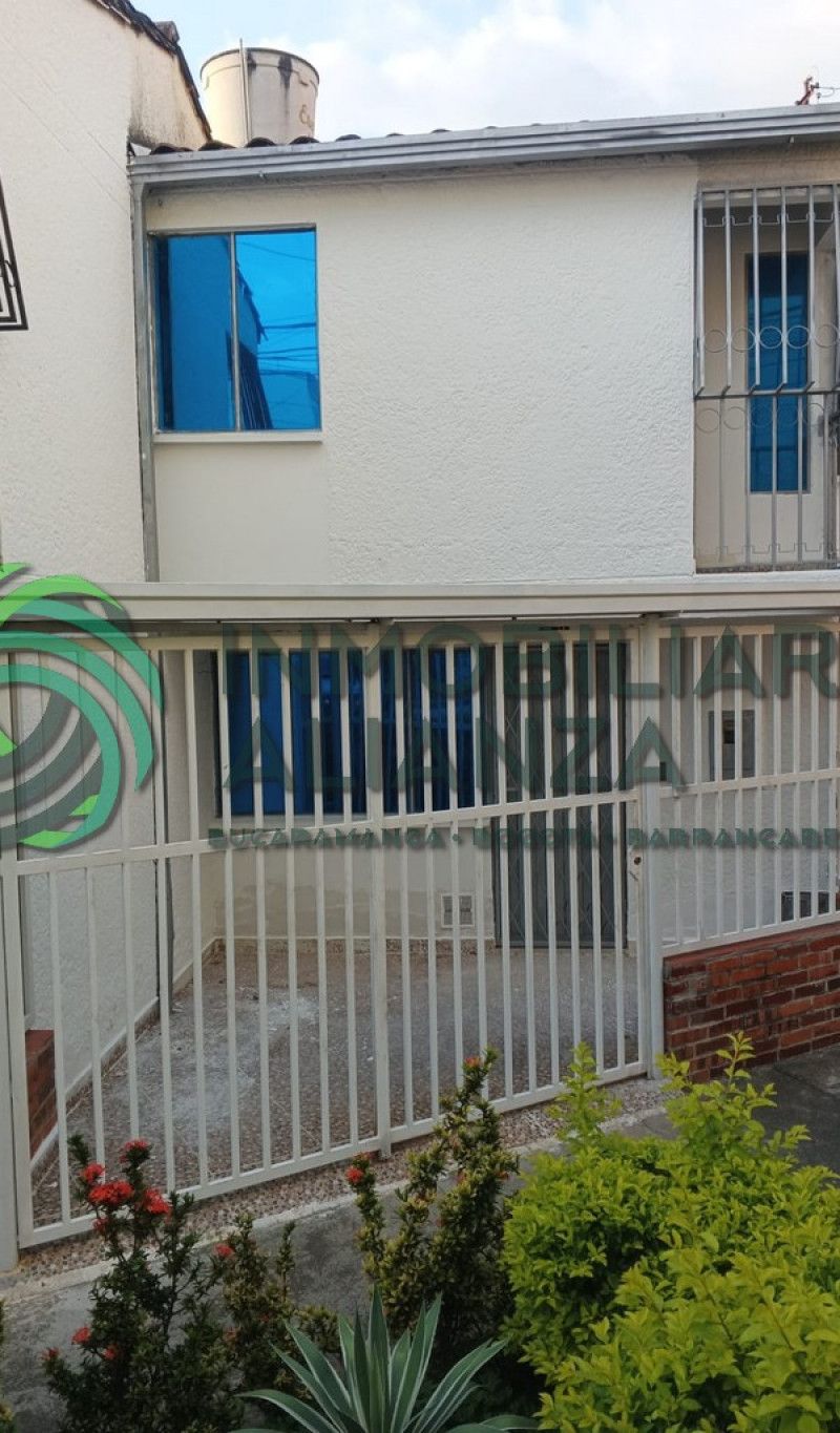 Casa en venta Santander Floridablanca Ub Los Nogales 80 m2 Habitaciones 3 Baños 2 Garajes 0 Precio $295000000