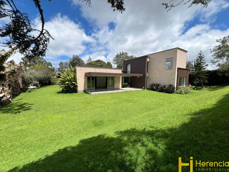 Casa en arriendo Antioquia Envigado Zúñiga 1130 m2 Habitaciones 3 Baños 3 Garajes 0 Precio $20000000