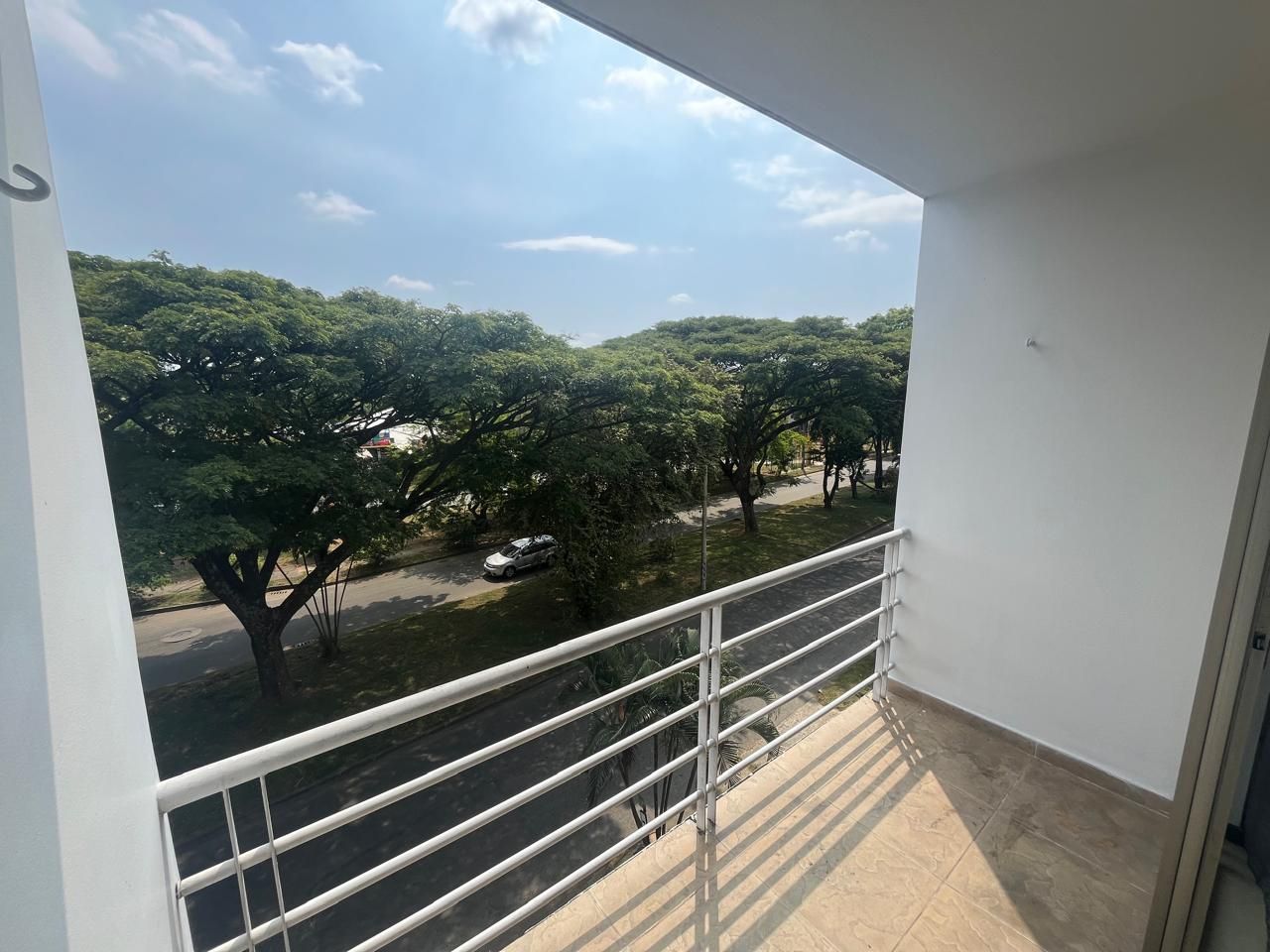 Apartamento en arriendo Valle Del Cauca Cali La Hacienda 100 m2 Habitaciones 3 Baños 2 Garajes 0 Precio $2300000
