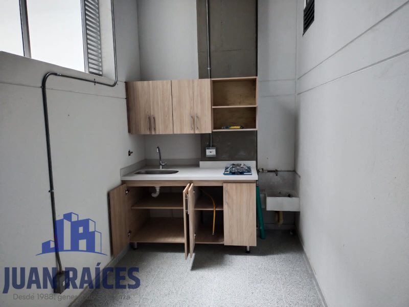 Bodega en arriendo Antioquia Medellín San Bernardo 180 m2 Habitaciones 0 Baños 2 Garajes 0 Precio $8925000