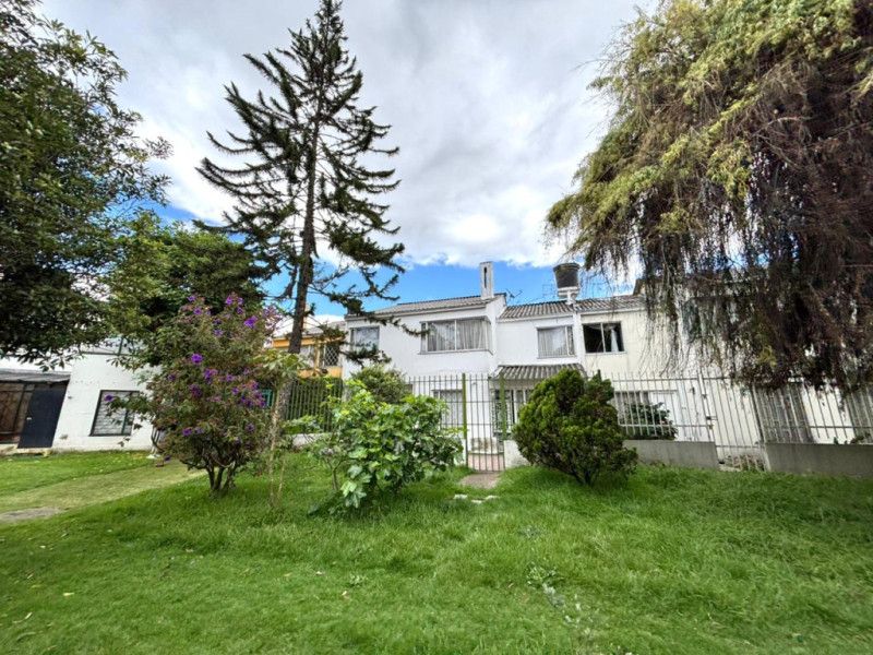 Casa en venta Cundinamarca Bogotá Julio Flórez 250 m2 Habitaciones 4 Baños 3 Garajes 3 Precio $950000000