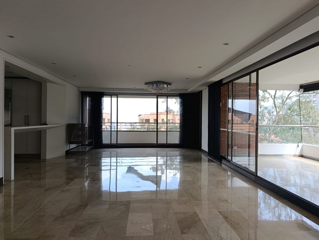 Apartamento en arriendo Antioquia Medellín Las Lomas No 2 300 m2 Habitaciones 3 Baños 4 Garajes 2 Precio $13700000