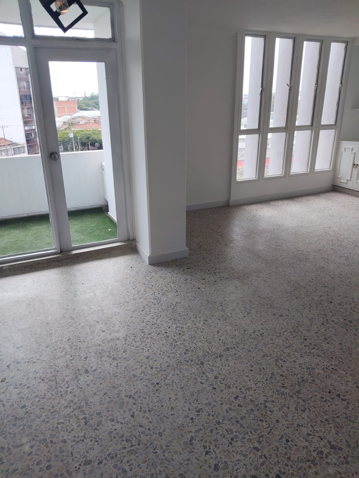 Apartamento en arriendo Valle Del Cauca Cali San Vicente 100 m2 Habitaciones 3 Baños 3 Garajes 1 Precio $2000000