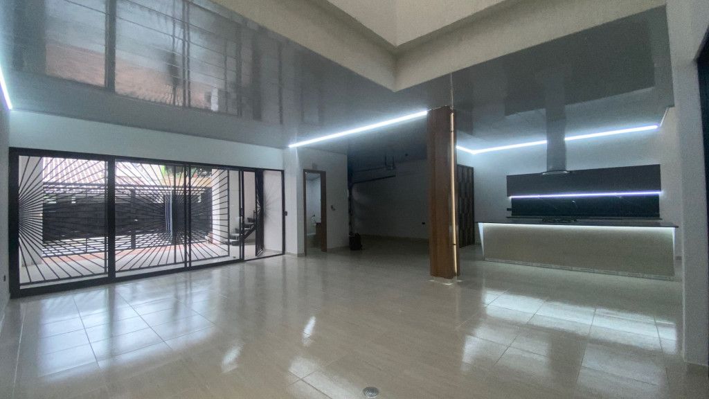 Casa en arriendo Valle Del Cauca Cali Prados Del Norte 250 m2 Habitaciones 4 Baños 4 Garajes 2 Precio $3800000