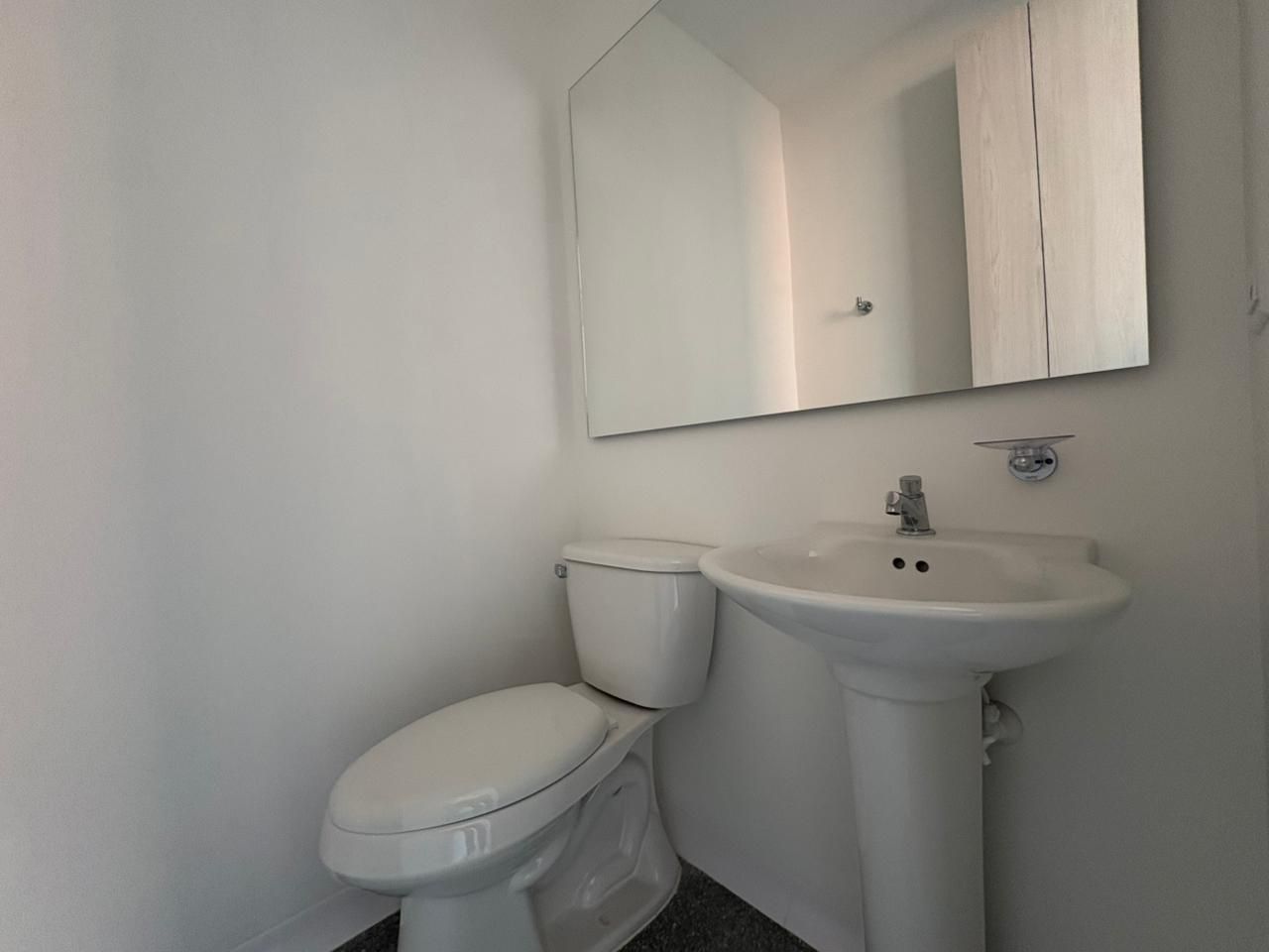 Consultorio en arriendo Antioquia Medellín Cuarta Brigada 27 m2 Habitaciones 0 Baños 1 Garajes 1 Precio $2900000